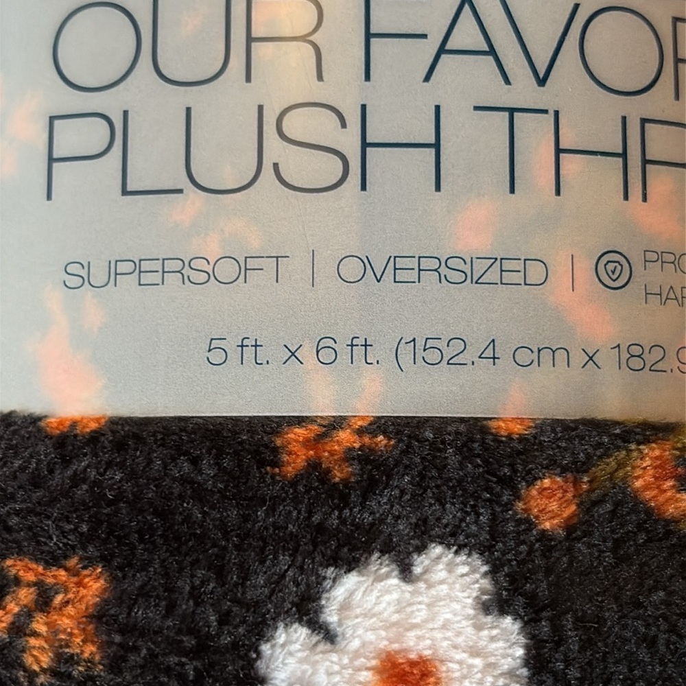 Halloween Ghost Oversized Plush Throw - Picture 4 of 10